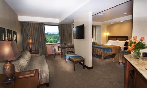 Seven Feathers Casino Resort Canyonville Room photo
